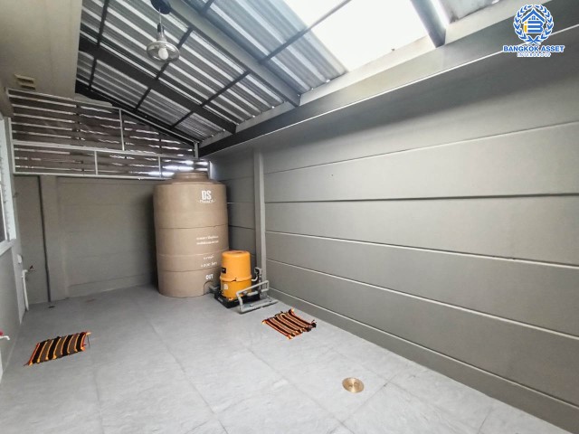 *****ทาวน์เฮ้าส์มือสองย่านกรุงเทพมหานคร ม.ลุมพินีทาวน์วิลล์ สุขสวัสดิ์-พระราม2 #หลังมุม เนื้อที่มากถึง 20.4 ตร.ว. ฟังก์ชัน 3 ห้องนอน 2 ห้องน้ำ 2 ที่จอดรถ แถมฟรี! 4 เครื่องปรับอากาศ, 1 เครื่องทำน้ำอุ่น บนทำเลแห่งการเดินทาง ใกล้ทางด่วน "เฉลิมมหานคร" ในราคาคุ้มสุด!